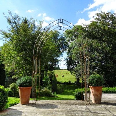 Gothic Arch - Ready to Rust