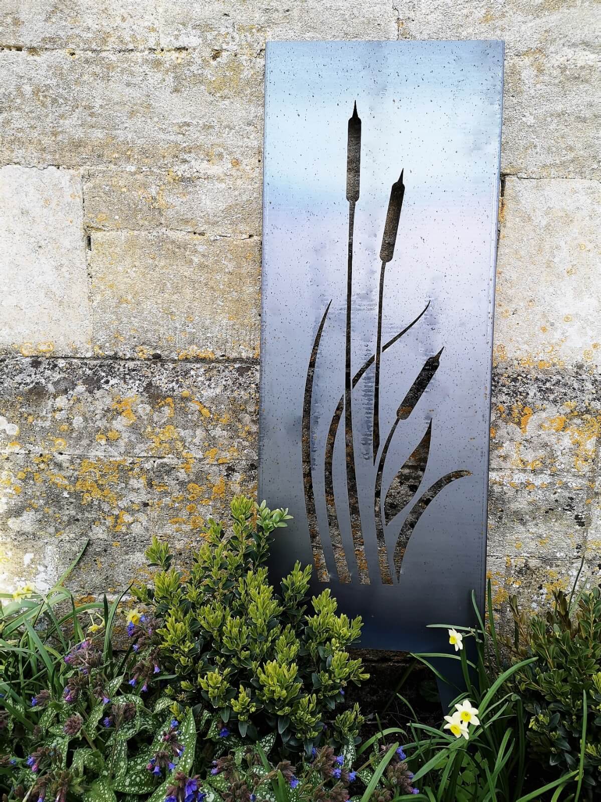 Bullrush Garden Screen